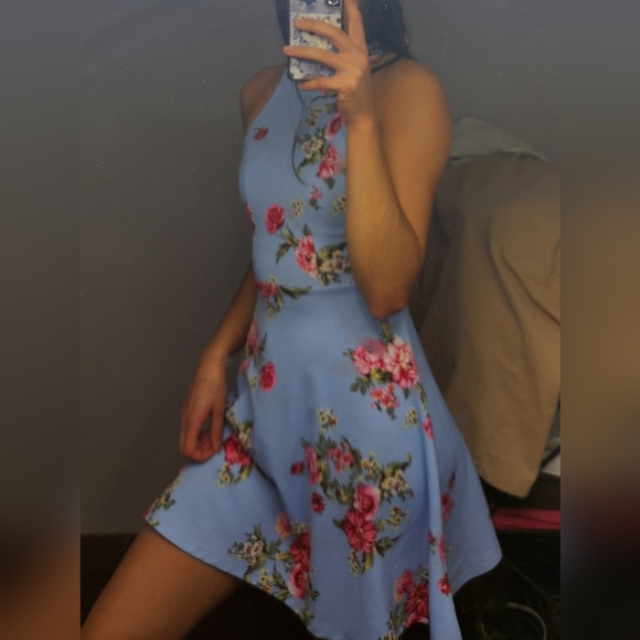 Floral Blue Sleeveless Dress - Picture 2 of 4